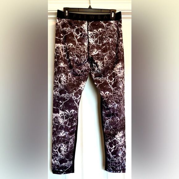 FITWEAR FASHION - NWT- L Sz 10 Marbled Leggings w/Black Trim. Soft & Sculpting - Picture 3 of 13